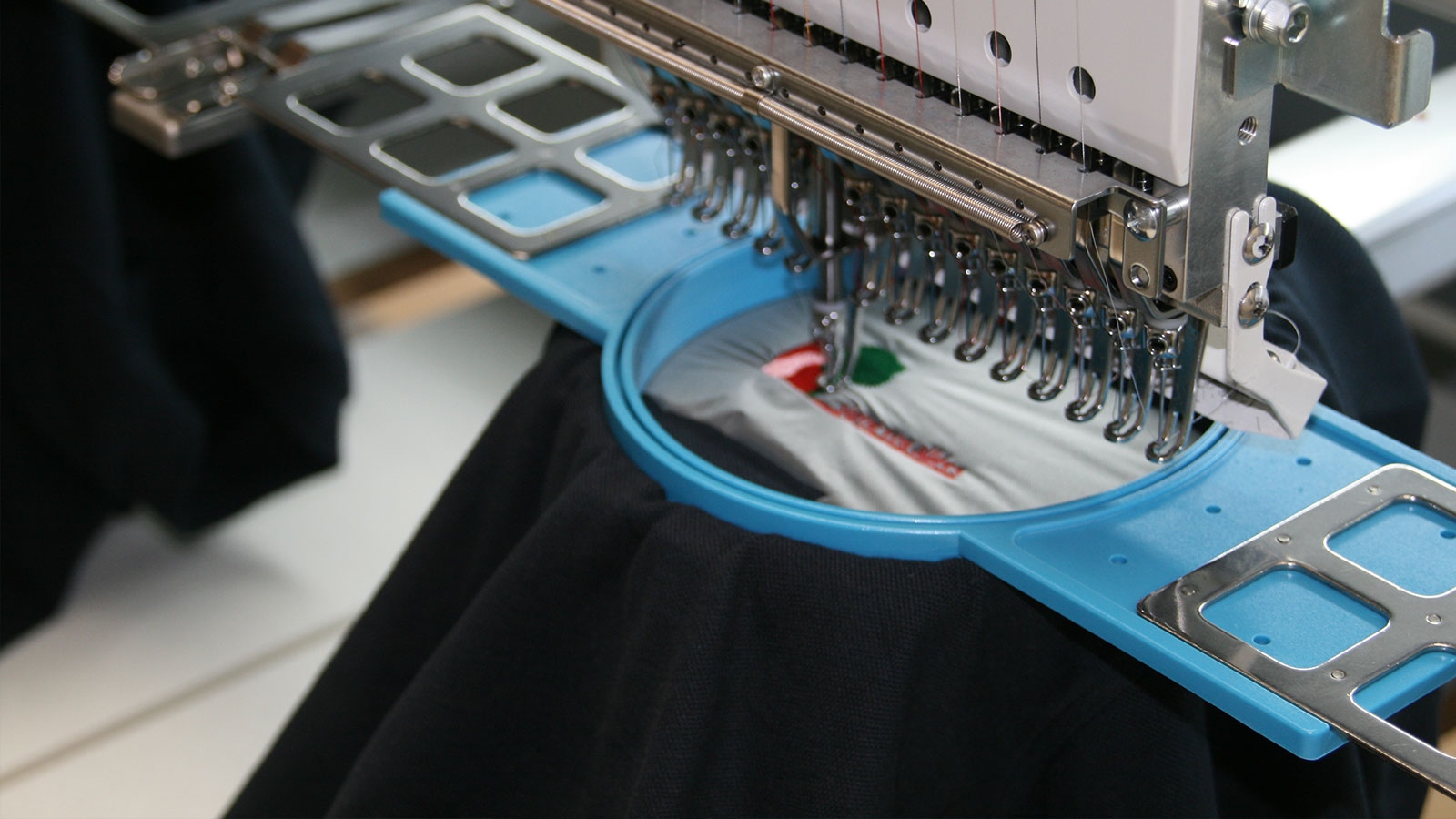DES VÊTEMENTS PROFESSIONNELS MARQUÉS POUR VOTRE IMAGE DE MARQUE